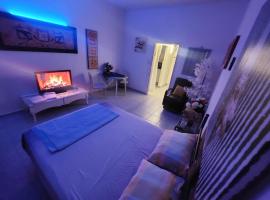 Hotel Photo: Modern Studio Central Haifa Free WiFi דירת נופש מאובזרת בחיפה