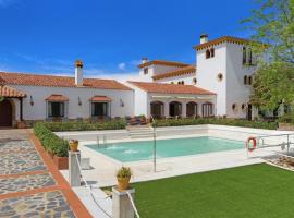 Hotel fotografie: 12 Bedroom Stunning Home In La Granada De Ro-tint