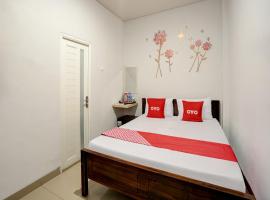 A picture of the hotel: Super OYO Capital O 92506 K1 Residence Gedangan