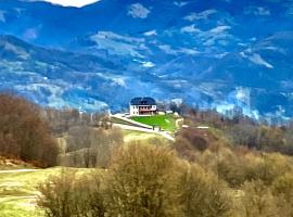 Maramures BELVEDERE, hotel in Petrova