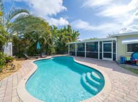 Hotel fotoğraf: Palm Paradise-Seaside Home w Heated Saltwater Pool