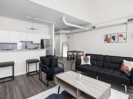 酒店照片: 2BR 2BA In The Block Apartment by CozySuites