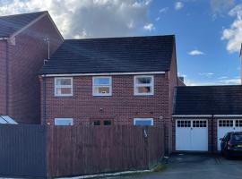 호텔 사진: Spacious 8 bed house Kirkby in Ashfield Nottingham