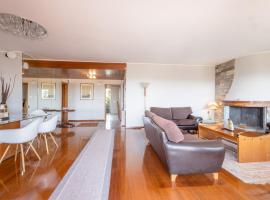 Hotel Foto: Seaside Apartment with 3 bdrm and Shared Pool!