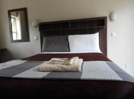 Hotel fotoğraf: 2 bedroomed apartment with en-suite and kitchenette - 2070