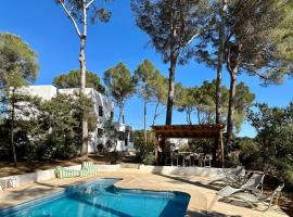 Fotos de Hotel: Spacious & Luxury villa in centre Ibiza