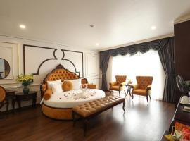 รูปภาพของโรงแรม: Royal Văn Phú Hotel
