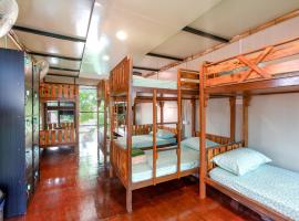 Bunga Hostel Female Dorm, ξενοδοχείο σε Pantai Cenang