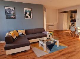 Hotel Photo: Modern and spacious Swansea centre apartment