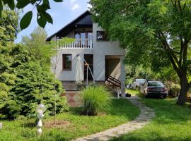 Foto di Hotel: Hill View Holiday House nearby Budapest with AC & Pool