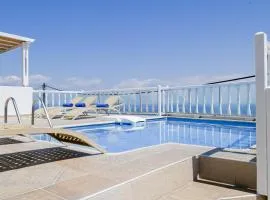 Amerisa Suites & Villa, hotel in Fira