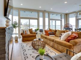 Hotel Foto: Waterfront Watertown Condo with Patio and Pool Access!