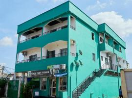 L'IMMEUBLE QUEEN M.N.M, hotel v destinaci Douala