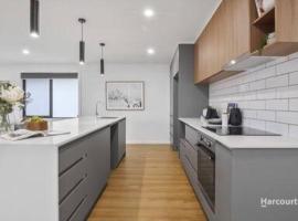 ホテル写真: Spacious House Close to Hobart CBD WiFi and New Sony QLED Smart TV