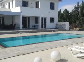 Hotel Photo: Kiti Village Villa Larnaca, salt-water pool, 5 bedrooms