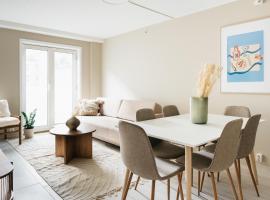 Fotos de Hotel: Stay Urban - Stylish Scandinavian Gem with French Balcony