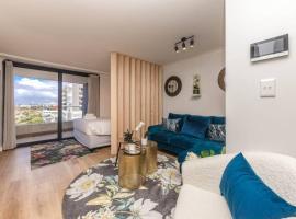 酒店照片: Colourful and Cosy Studio Apartment in Newlands