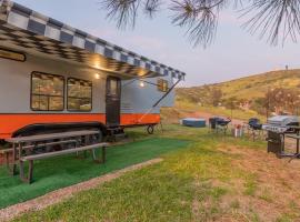 Hotel Foto: Harley Davidson Ranch Glampling With Kids Play Zone