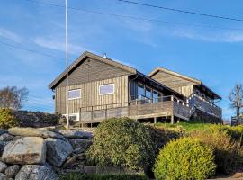Hotel Foto: Stunning Home In Hvik With Wifi