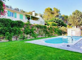 ホテル写真: Scenic villa in Saint Nazaire with private pool