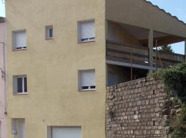 Hotel fotoğraf: maison meublée classée 3 étoiles avec 2 terrasses et garage