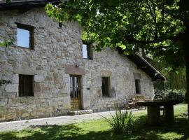 Hotel Photo: Etxetxobarri, caserío independiente con vistas a la crestería de Anboto