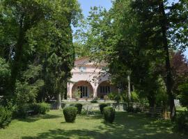 Foto di Hotel: The Villa Averoff