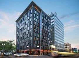 Moxy Portland Downtown, отель в Портленде