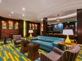 Fairfield Inn & Suites Riverside Corona/Norco、ノルコのホテル