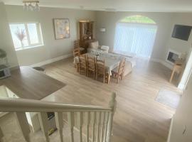 Ard Alainn Lodge, Adorable Setting, scenic views、Grangeのホテル