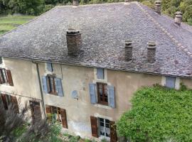 Photo de l’hôtel: Maison de caractère- grand appartement en location