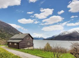 Hotel Foto: Beautiful Home In Vallavik With Kitchen