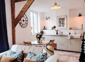 होटल की एक तस्वीर: Le Beffroi : appartement cosy en cœur de ville