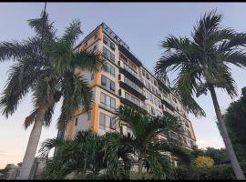 Luxury Condo - pool in Kingston G28, hotel en Kingston