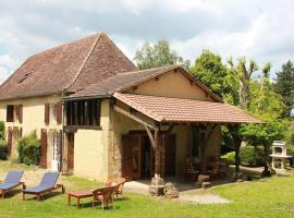 Foto di Hotel: Le Cireysou - Secluded farmhouse with large private pool and grounds