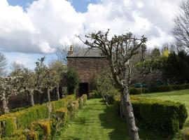 Hotel Photo: Cosy secret cottage in a beautiful walled garden