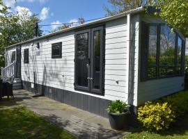 Hotel Photo: Cozy chalet for 5p with garden in a lovely area near Goedereede