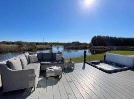 صور الفندق: Beautiful Luxury Lakeside Lodge Hot Tub Views Pass the Keys