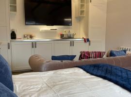 The Stable Yard @ Manor Bank Cottage, hotel in Beaulieu