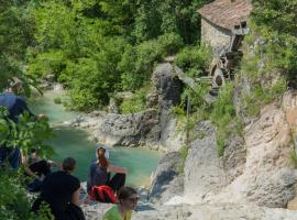 Traditional Stone House Kotli, hotel em Buzet