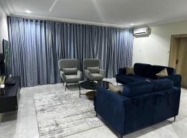 Hotel Photo: Modern City Center 3-Bed Apartment