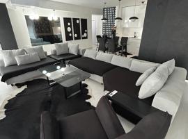 Foto do Hotel: Sandev apartments Black&White