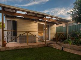 Hotel Foto: Studio Granny Flat in Melville with Patio