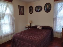 Zdjęcie hotelu: Quiet full-size bed close to town 420 friendly