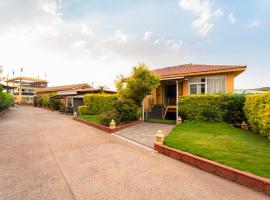 Red Button Resort، فندق في ماهاباليشوار