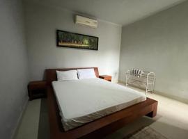 A picture of the hotel: OYO 92530 Rosela House Syariah