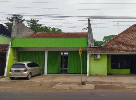 Hotel Photo: SPOT ON 92531 Pacar Guesthouse