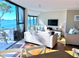 Tranquil Escape - Koala Hotspot - 2 Bed 2 Bath Apt Spectacular Sea Views, hotel v destinaci Soldiers Point