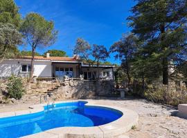 Фотографія готелю: Chalet con piscina en Torrelodones