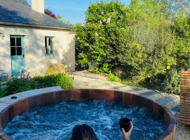 Foto di Hotel: Gîte Romarin bain nordique jacuzzi l'ecrin de verdure